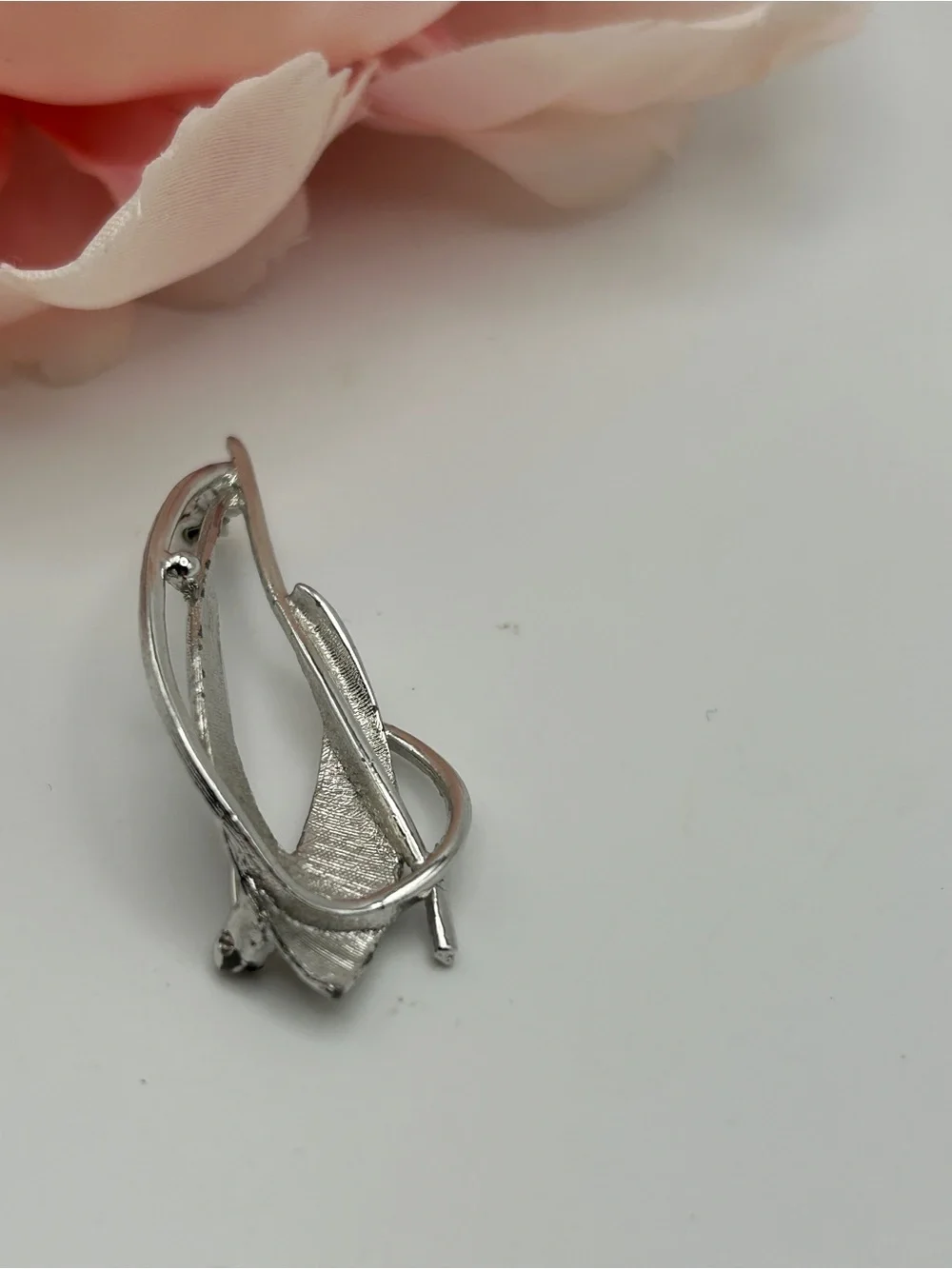 Vintage Silver Tone Abstract Leaf Swirl Modernist Brooch